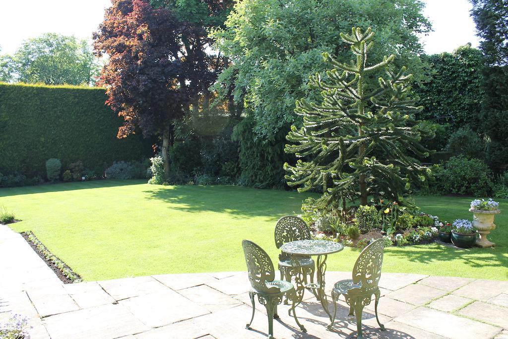 Oakwood Hall Hotel Bingley Bagian luar foto
